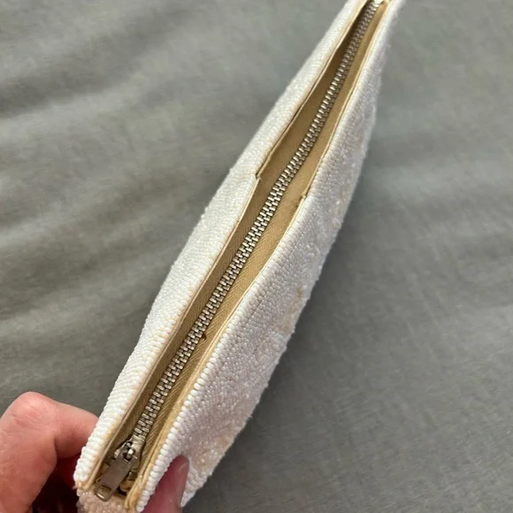 Adorable 1960s Vintage White Beaded Clutch Purse. Great Condition EUC - Picture 7 of 8